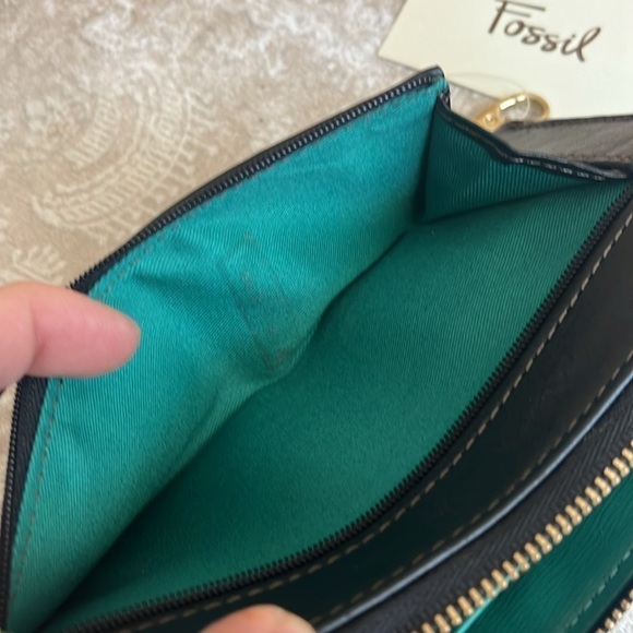 Brand New Fossil Genuine Leather Black Zip Around Wristlet Wallet Teal Interior - Picture 13 of 15
